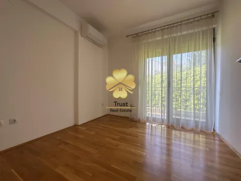 Izdavanje, trosoban stan, 110m², Gorica C, Podgorica - image 13