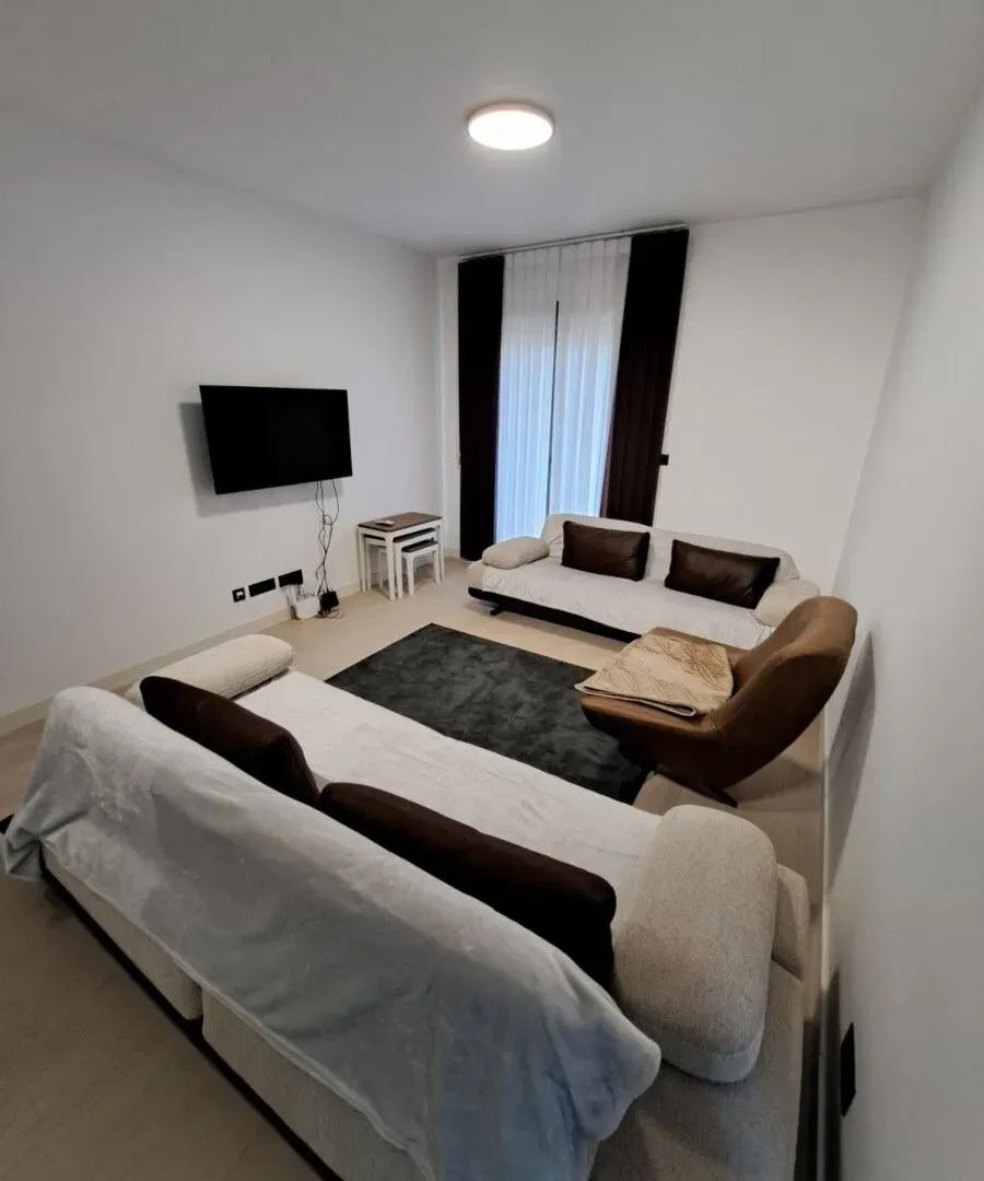 Izdavanje, jednosoban stan, 53m², Krivi Most, Podgorica