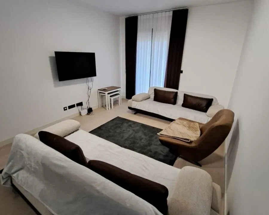 Izdavanje, jednosoban stan, 53m², Krivi Most, Podgorica