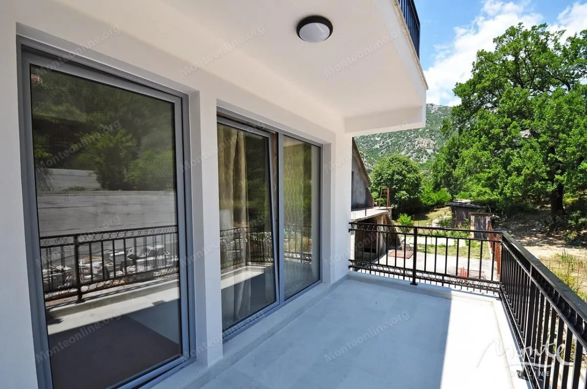 Sale, office space, 570m², Risan, Kotor