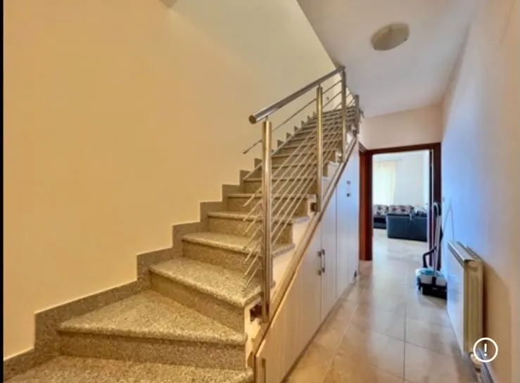 Izdavanje, trosoban stan, 130m², Igalo, Herceg Novi