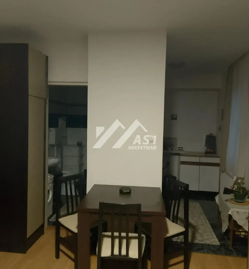 Izdavanje, četvorosoban stan, 26m², Grbavica, Novi Sad Sve Podlokacije