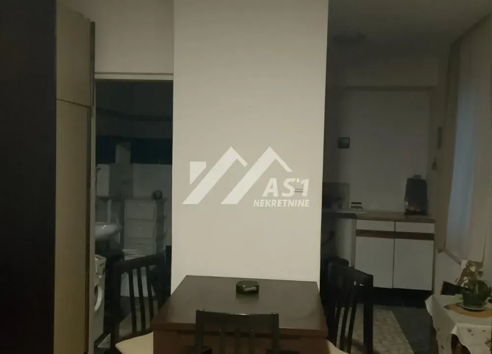 Izdavanje, četvorosoban stan, 26m², Grbavica, Novi Sad Sve Podlokacije