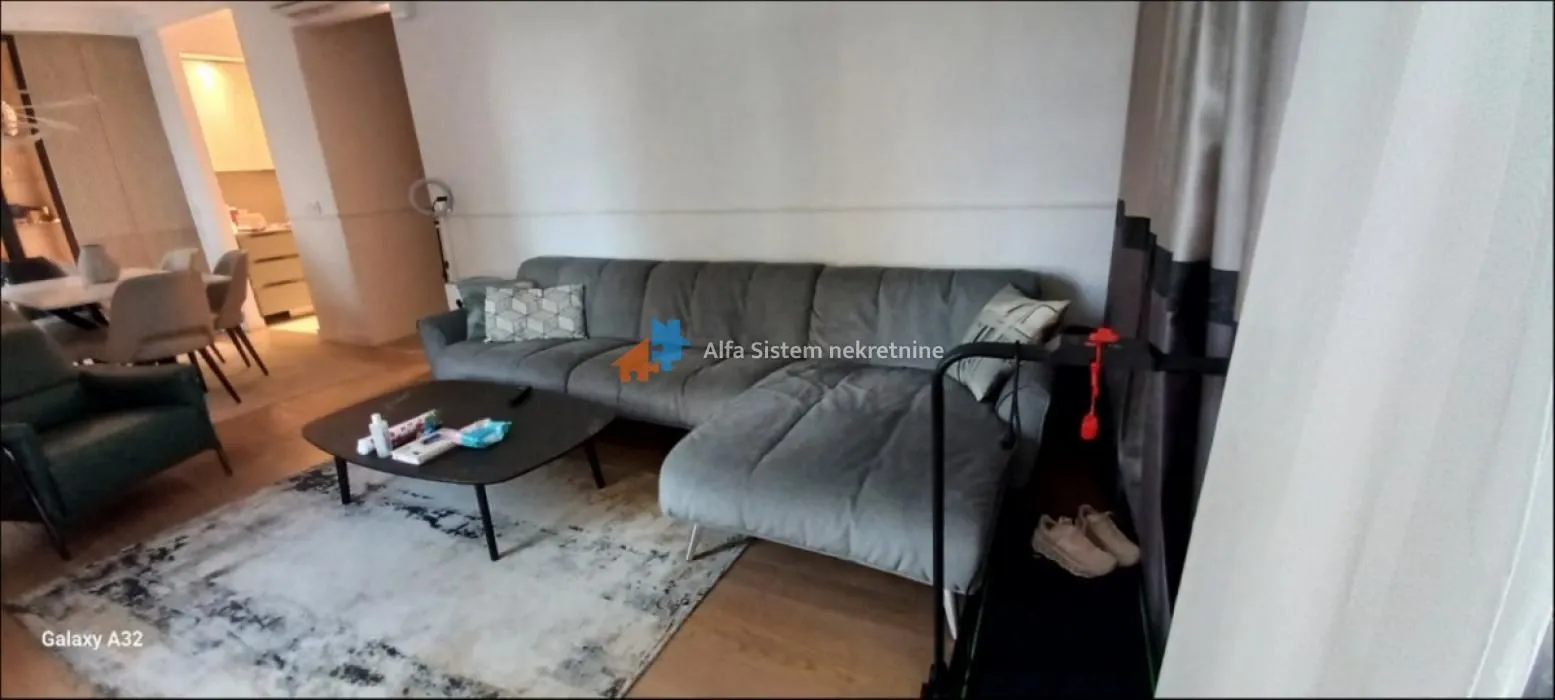 Izdavanje, trosoban stan, 92m², Savski Venac, Beograd