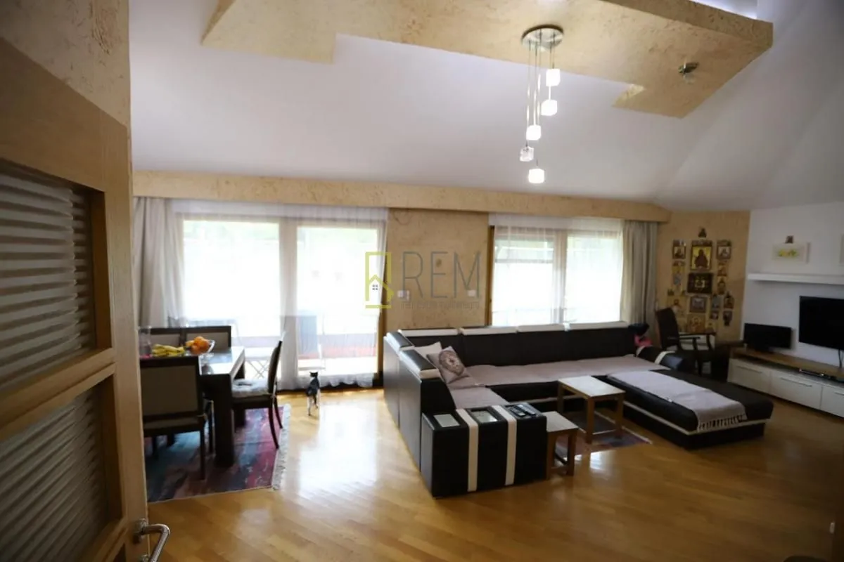 Prodaja, četvorosoban stan, 136m², Centar, Podgorica