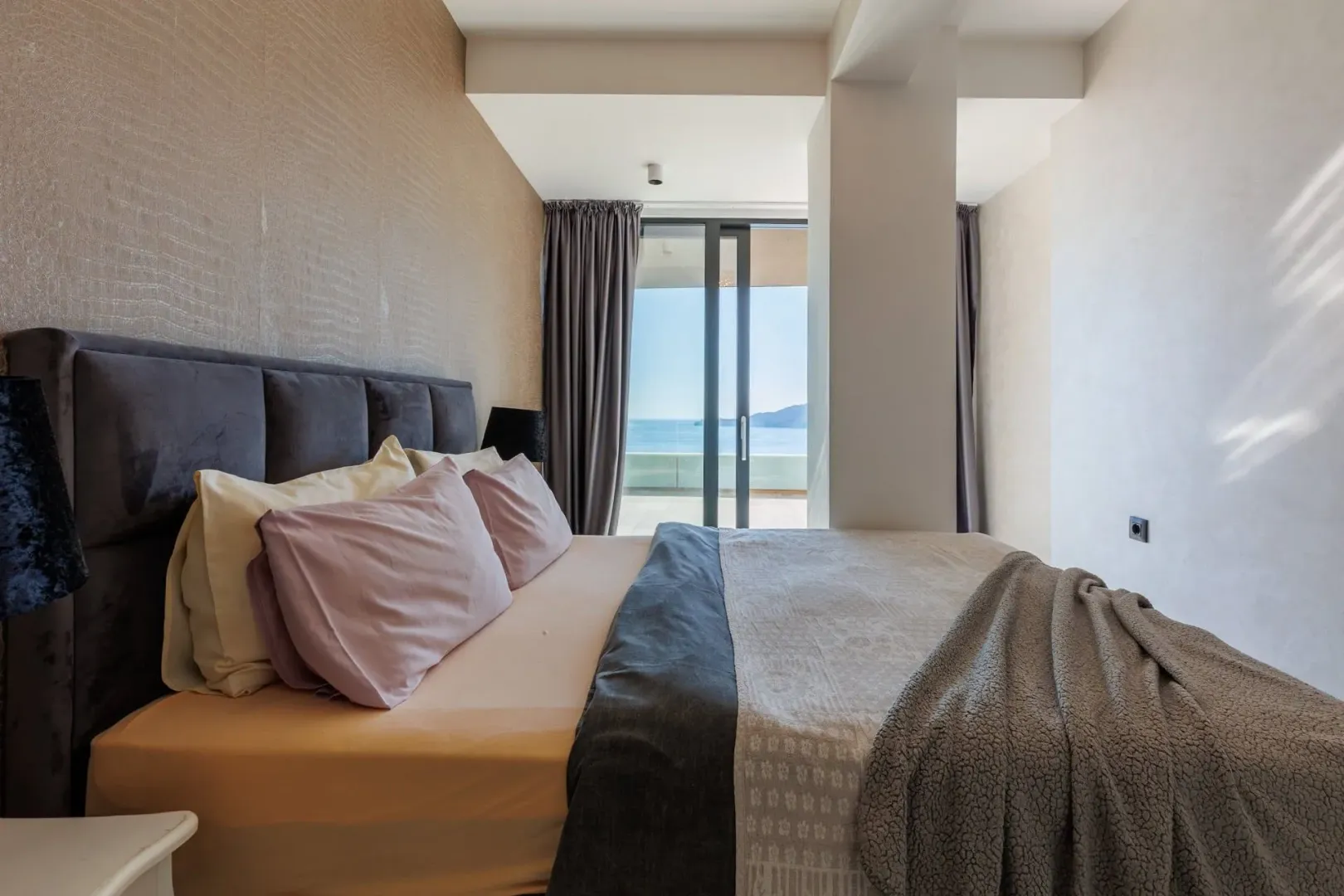 Sale, two bedroom apartment, 72m², Bečići, Budva