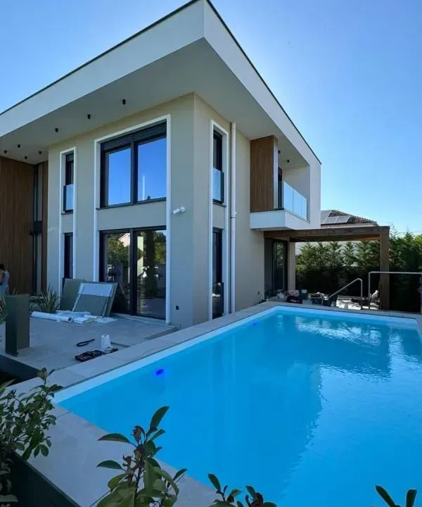 Sale, house, 250m², Gorica C, Podgorica