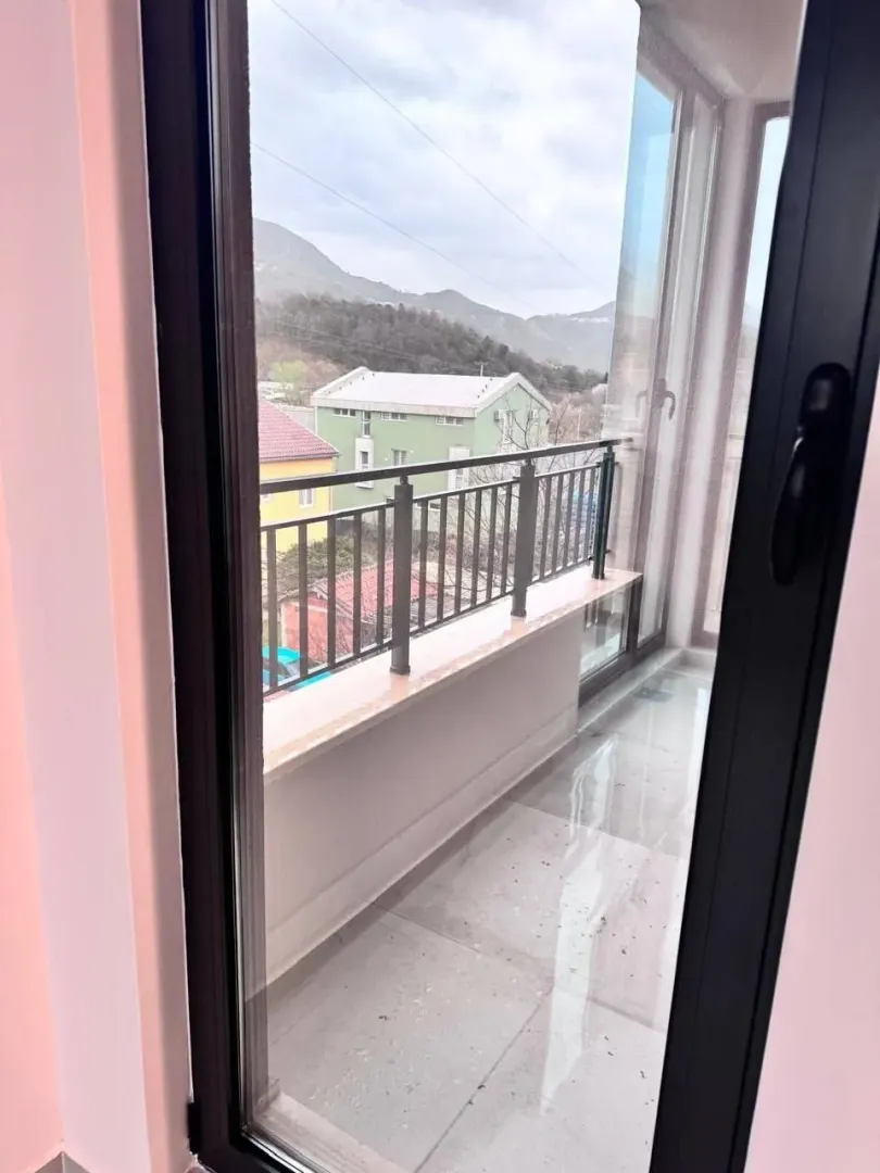 Rent, one bedroom apartment, 70m², Lastva Grbaljska, Kotor