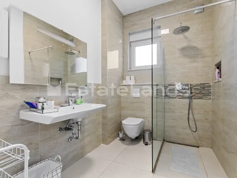 Izdavanje, kuća, 150m², Donja Lastva, Tivat - image 12