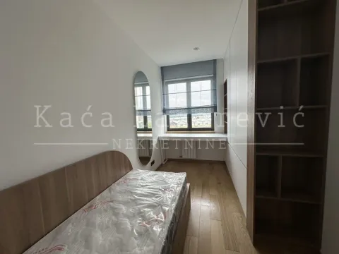 Izdavanje, trosoban stan, 92m², Stari Grad, Beograd - image 10