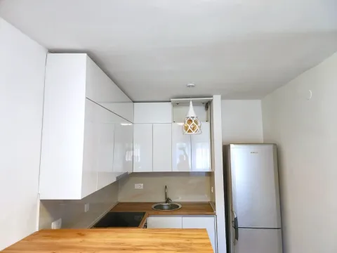 Izdavanje, jednosoban stan, 49m², Centar, Bar - image 5