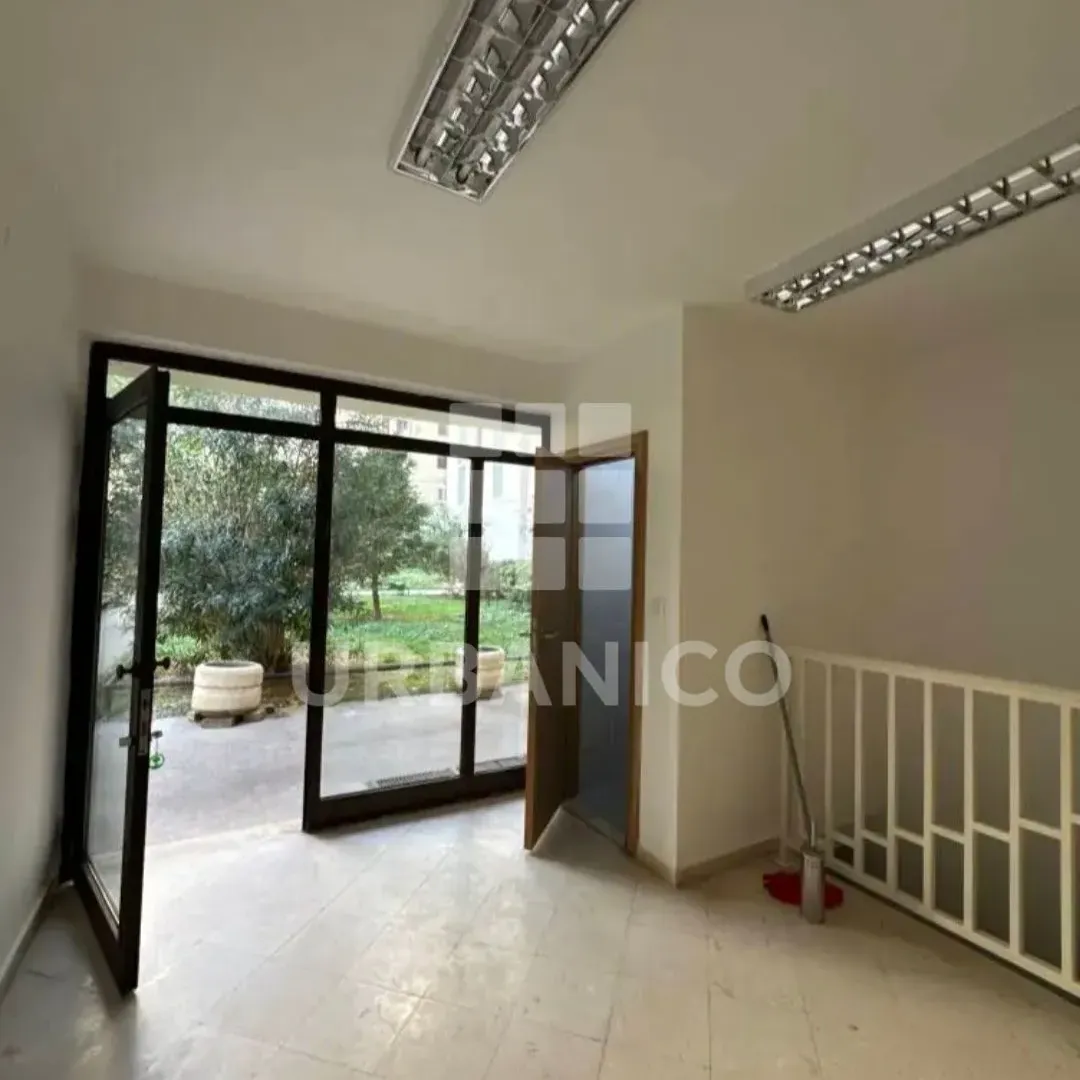 Izdavanje, poslovni prostor, 64m², Baston, Podgorica