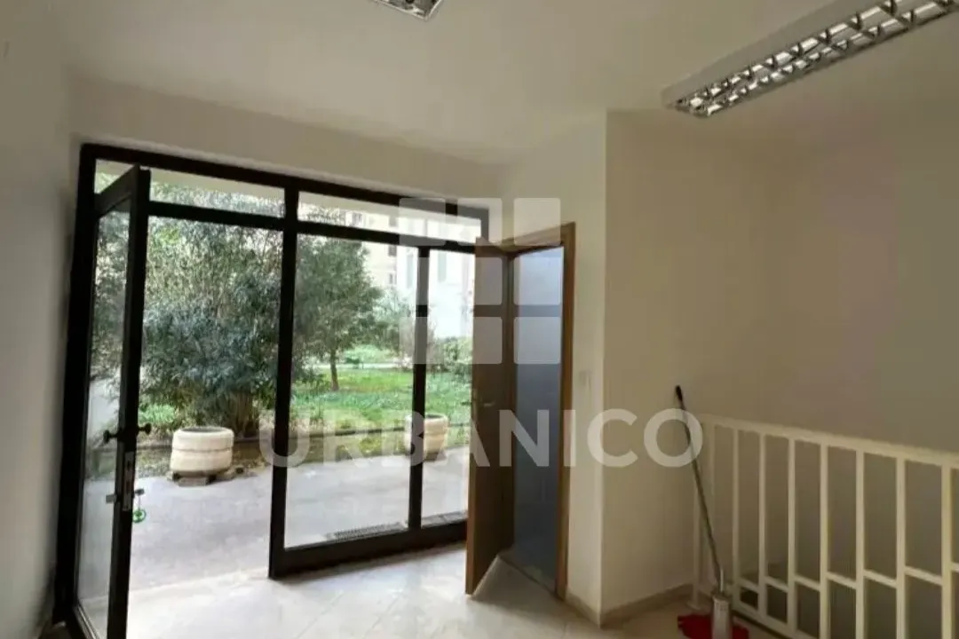 Izdavanje, poslovni prostor, 64m², Baston, Podgorica