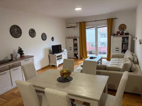 Rent, one bedroom apartment, 84m², Bonići, Tivat - image 1