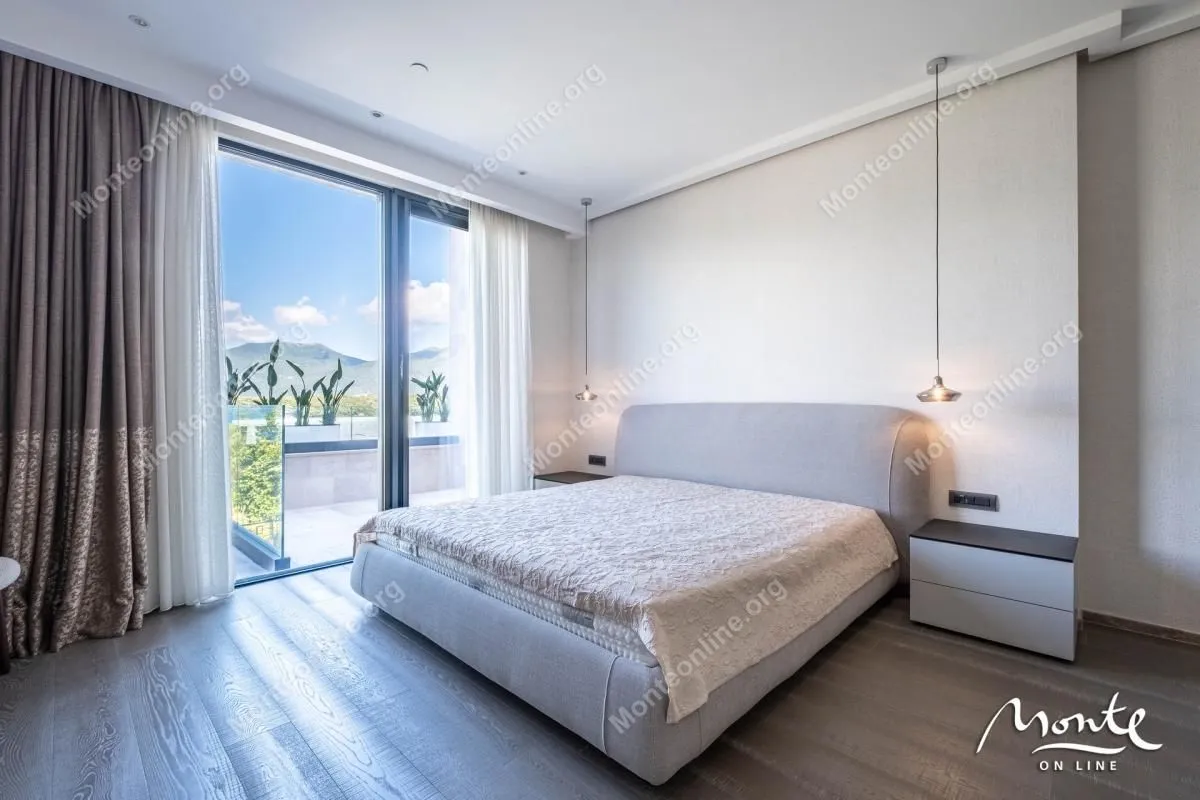 Prodaja, trosoban stan, 230m², Bogišići, Tivat