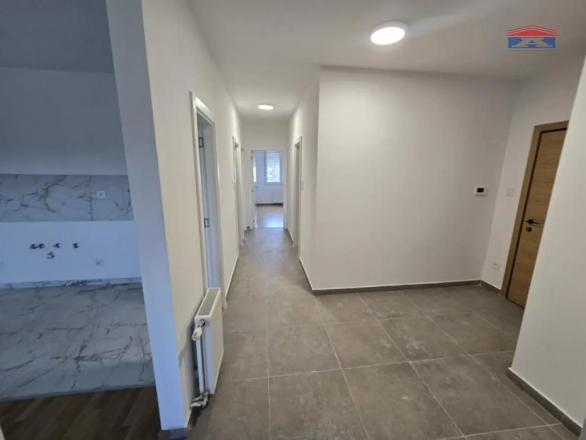 Prodaja, četvorosoban stan, 95m², Avijatičarsko naselje, Novi Sad Sve Podlokacije