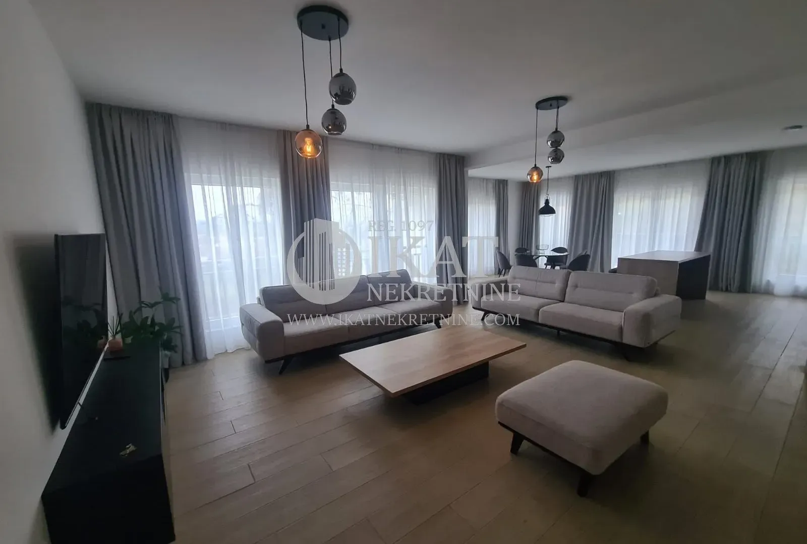 Rent, four bedroom apartment, 160m², Savski Venac, Beograd