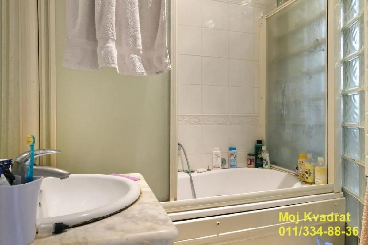 Prodaja, trosoban stan, 76m², Vračar Sve Podlokacije, Beograd