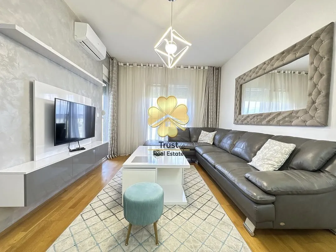 Izdavanje, dvosoban stan, 75m², Stari Aerodrom, Podgorica