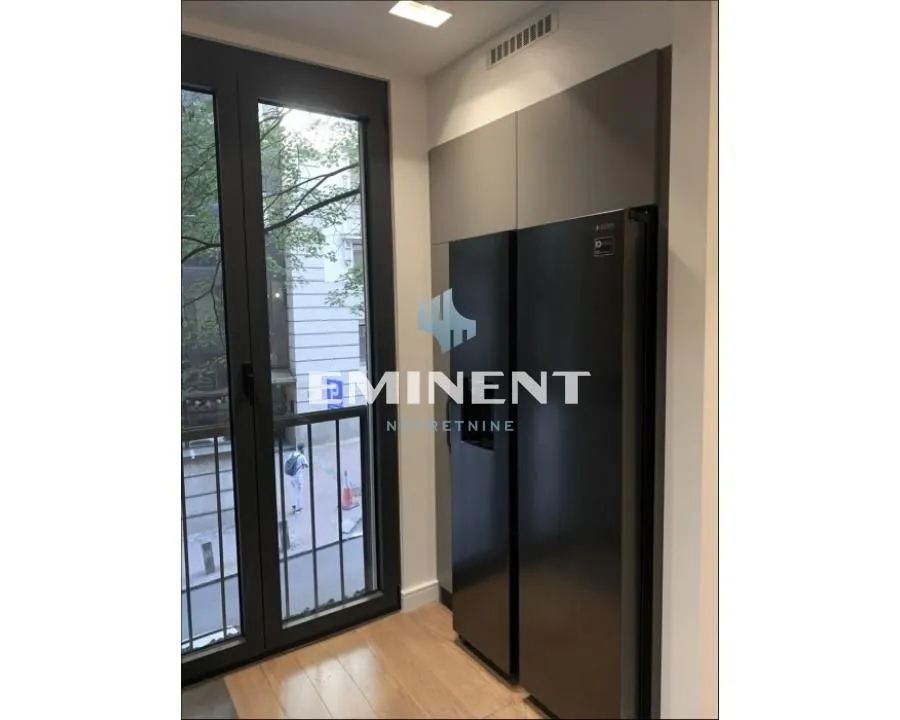 Izdavanje, trosoban stan, 93m², Stari Grad, Beograd