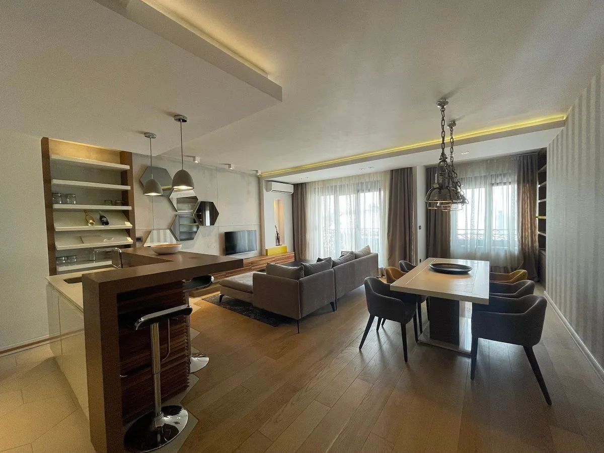 Izdavanje, trosoban stan, 100m², Crveni Krst, Beograd