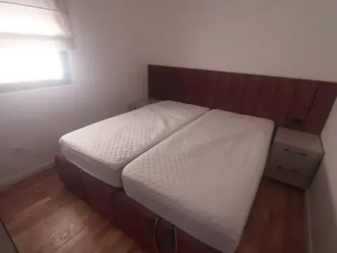 Izdavanje, dvosoban stan, 65m², Dobrota, Kotor - image 8