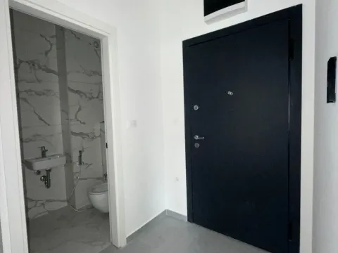 Prodaja, trosoban stan, 83m², Stari Aerodrom, Podgorica - image 9