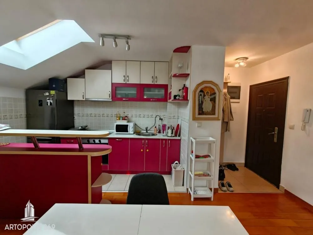 Prodaja, trosoban stan, 81m², Zemun Sve Podlokacije, Beograd
