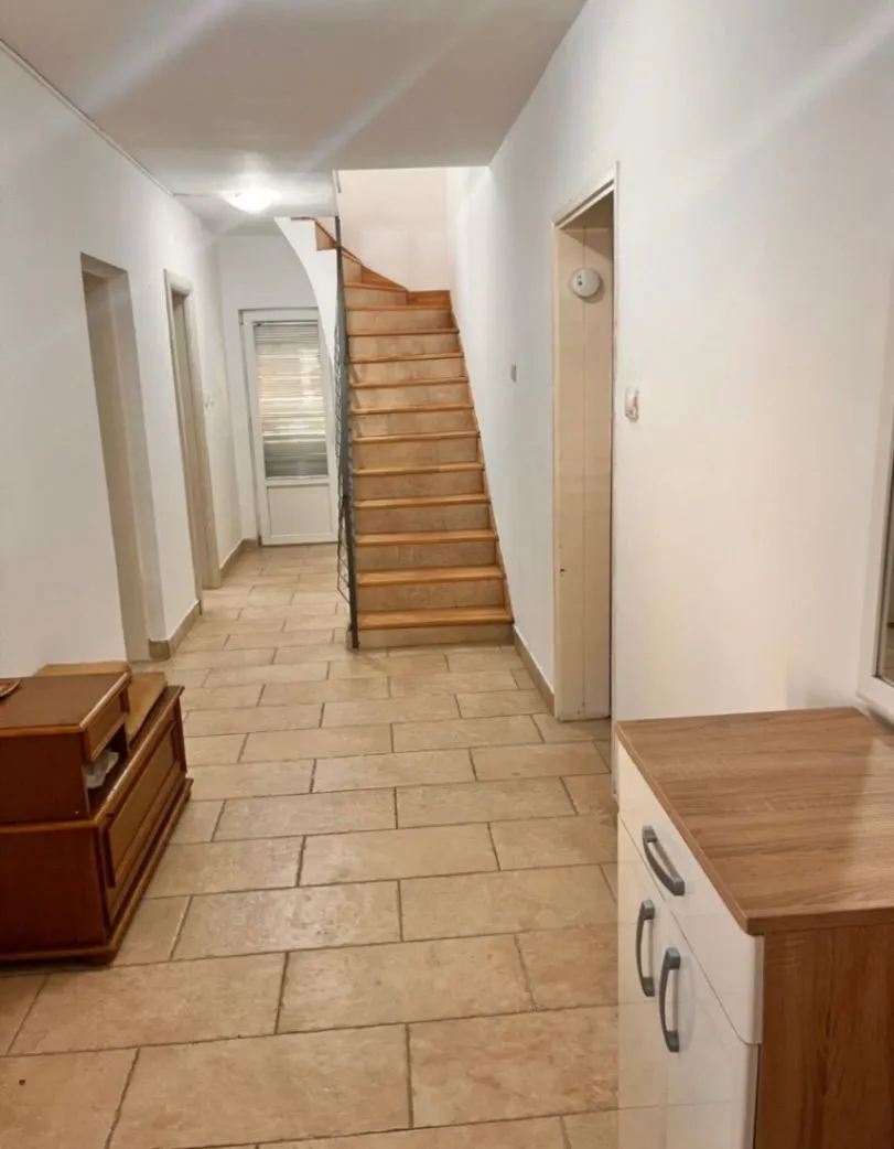 Izdavanje, kuća, 170m², Stari Aerodrom, Podgorica