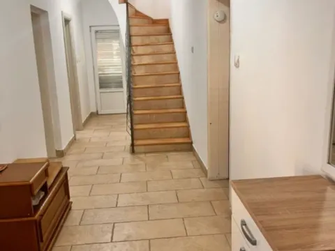 Izdavanje, kuća, 170m², Stari Aerodrom, Podgorica - image 4