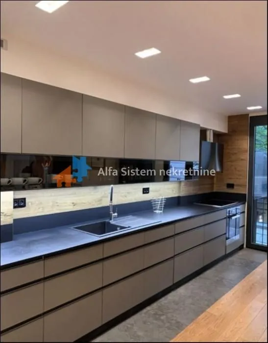 Rent, three bedroom apartment, 91m², Skadarlija, Beograd