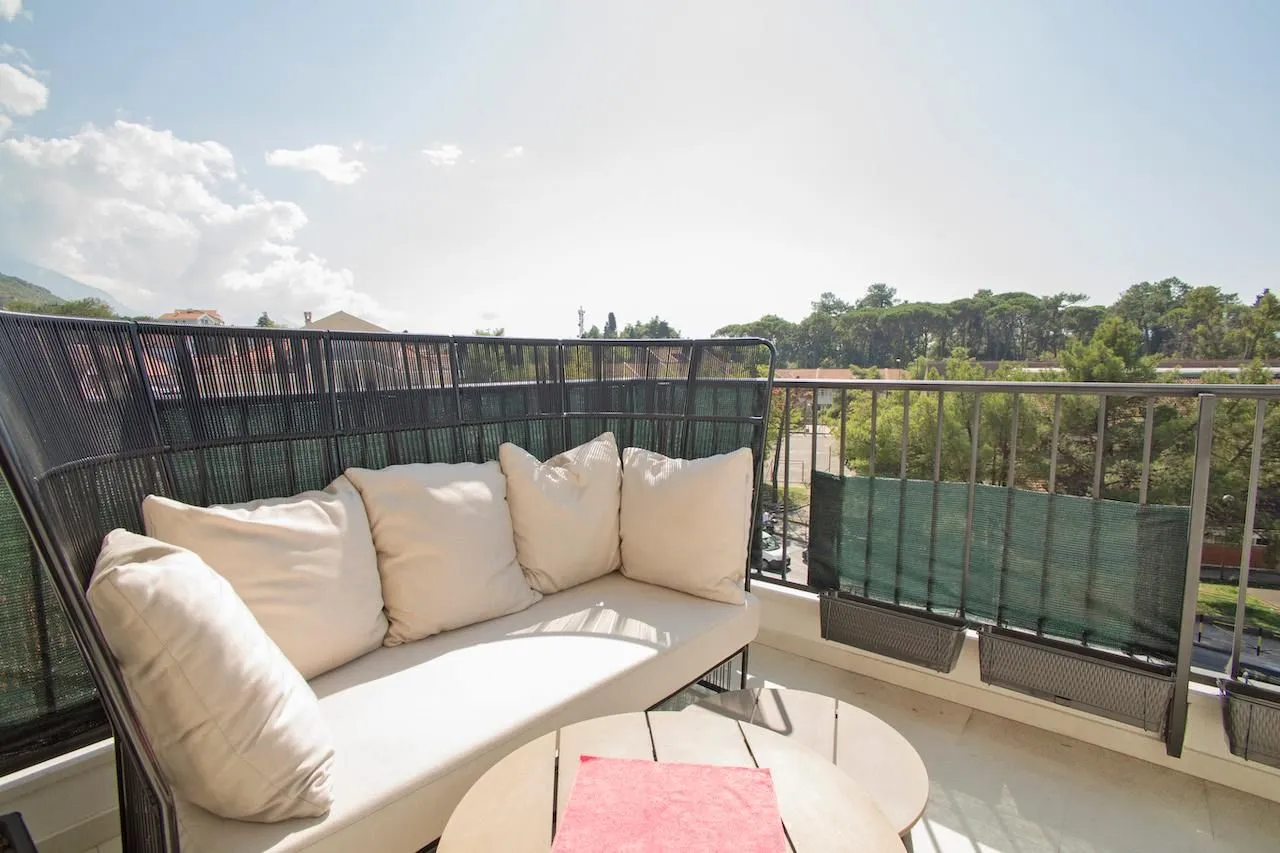 Prodaja, dvosoban stan, 64m², Pod Kuk, Tivat