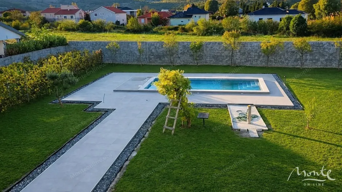 Sale, house, 360m², Donji Kokoti, Podgorica