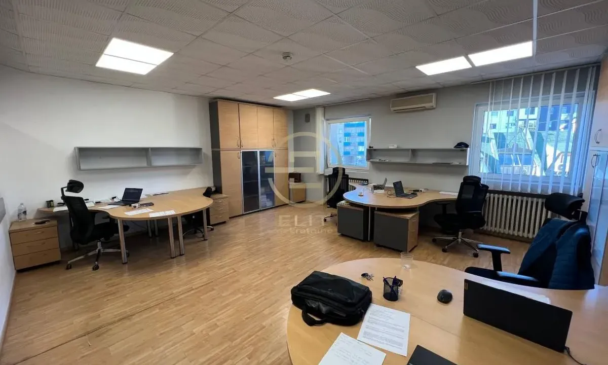 Izdavanje, poslovni prostor, 280m², Centar, Novi Sad