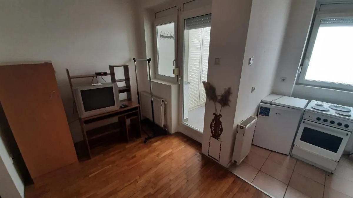 Rent, studio apartment, 24m², Bulevar Oslobodjenja, Novi Sad Sve Podlokacije