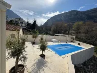 Izdavanje, kuća, 200m², Škaljari, Kotor - image 3