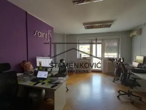 Izdavanje, poslovni prostor, 94m², Centar, Novi Sad