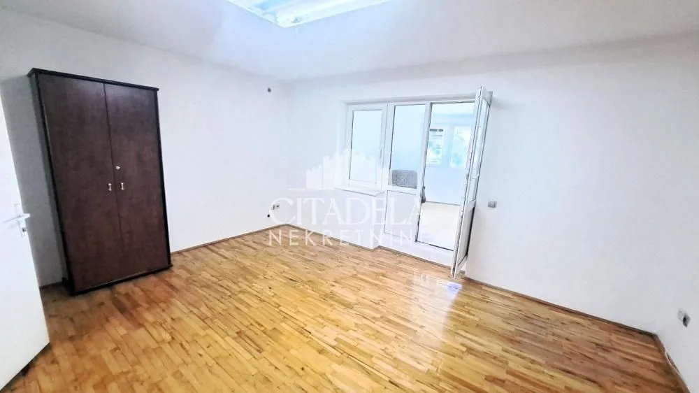 Izdavanje, kuća, 200m², Čukarica, Beograd
