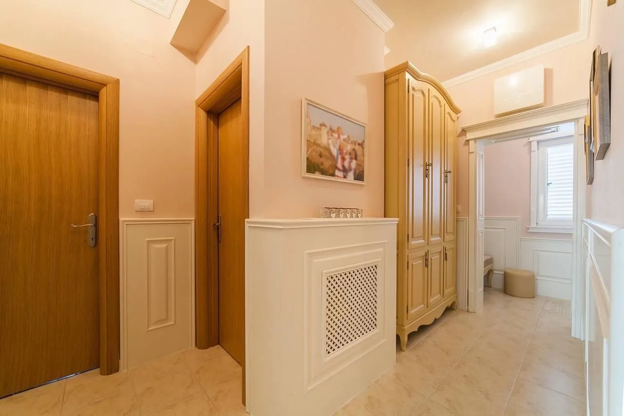 Prodaja, dvosoban stan, 93m², Kalimanj, Tivat
