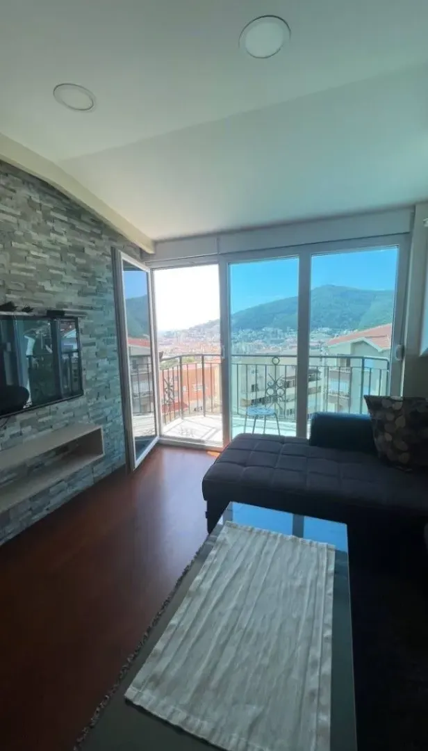 Prodaja, dvosoban stan, 63m², Lazi, Budva