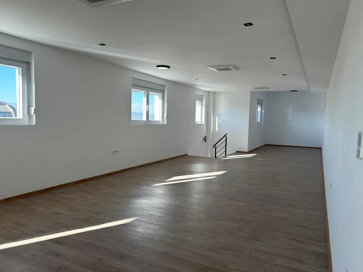Rent, office space, 230m², Centar, Niš