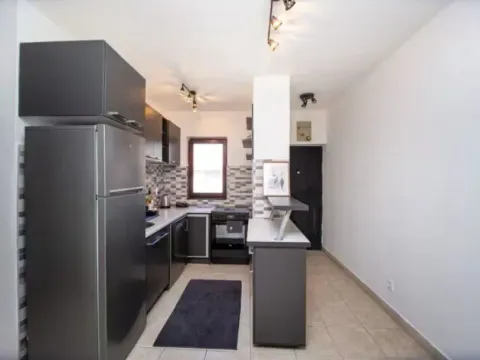 Izdavanje, jednosoban stan, 47m², Gruda, Cetinje - image 5