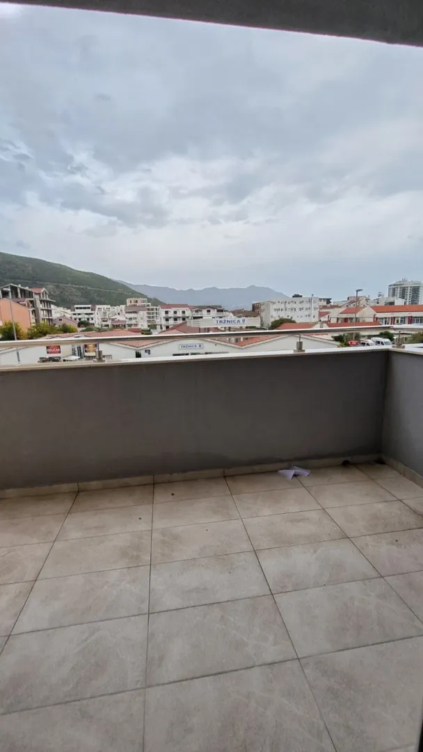 Izdavanje, jednosoban stan, 45m², Budva, Crna Gora