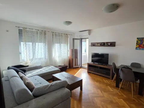 Rent, one bedroom apartment, 50m², Blok 9, Podgorica - image 1