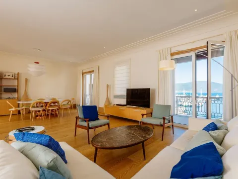 Sale, four bedroom apartment, 240m², Tivat, Crna Gora - image 5