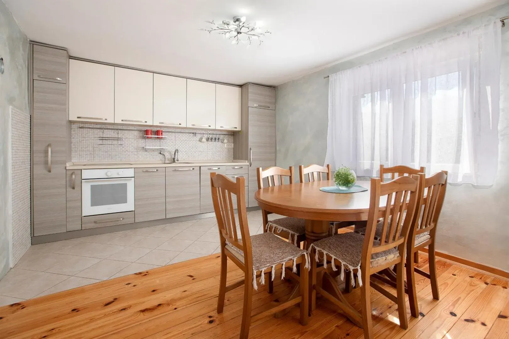 Rent, two bedroom apartment, 70m², Dumidran, Tivat