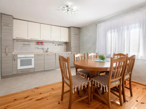 Izdavanje, dvosoban stan, 70m², Dumidran, Tivat - image 13