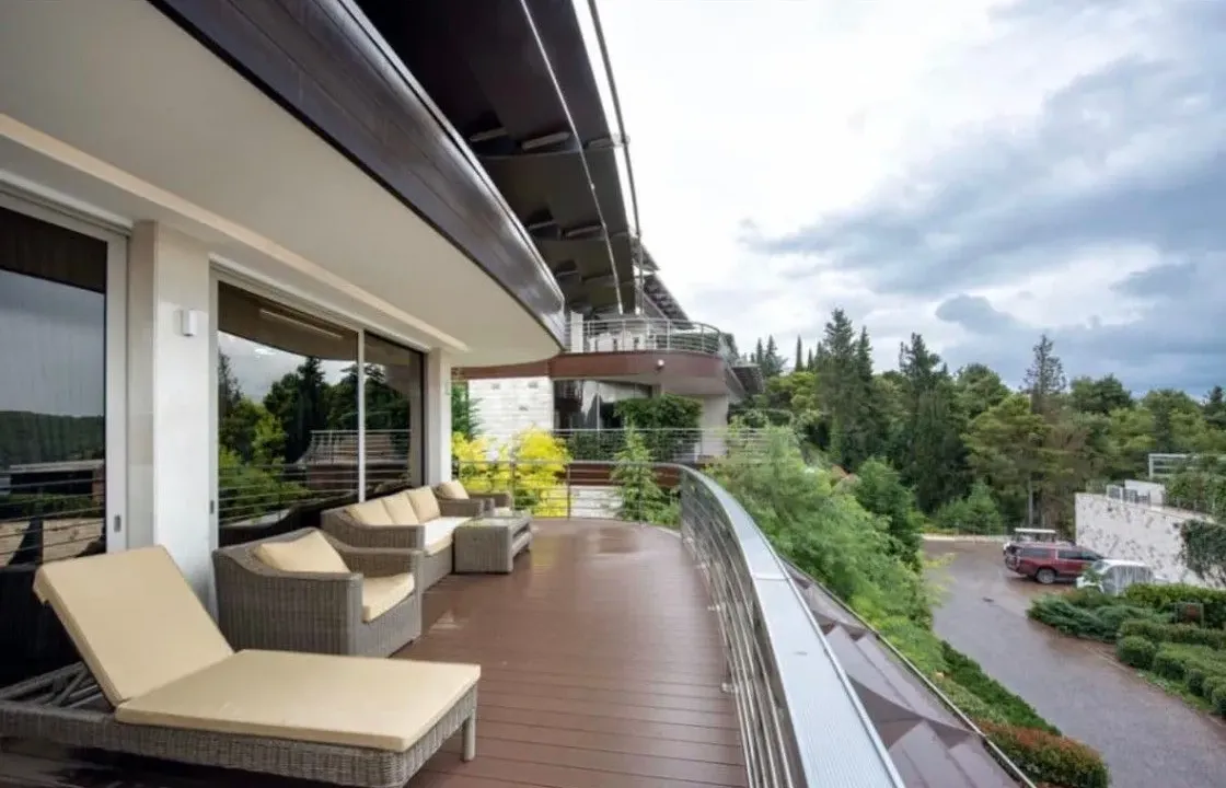 Rent, two bedroom apartment, 170m², Dukley Gardens, Budva