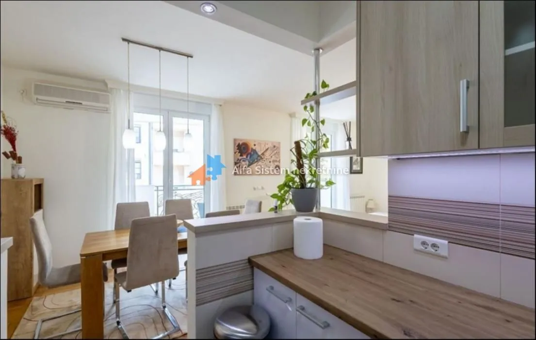 Izdavanje, trosoban stan, 106m², Vračar Hram, Vračar Sve Podlokacije
