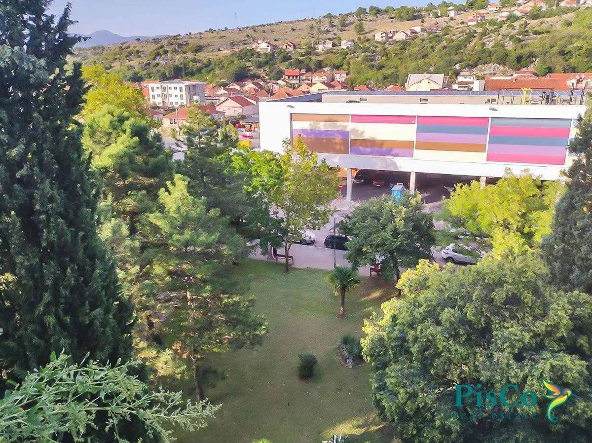Prodaja, trosoban stan, 100m², Blok 5, Podgorica